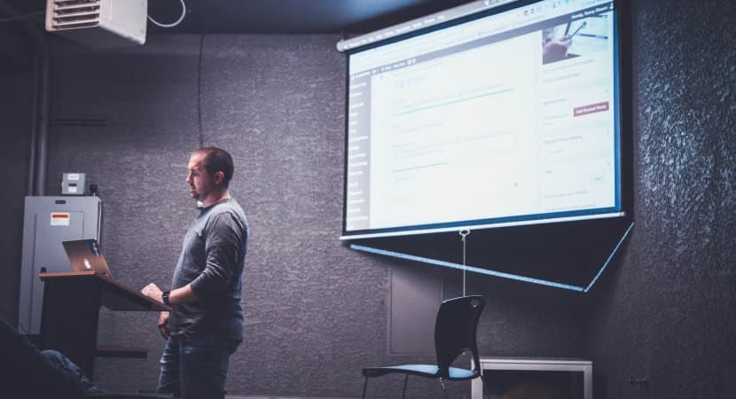 A Brief Overview On Projection Mapping Software