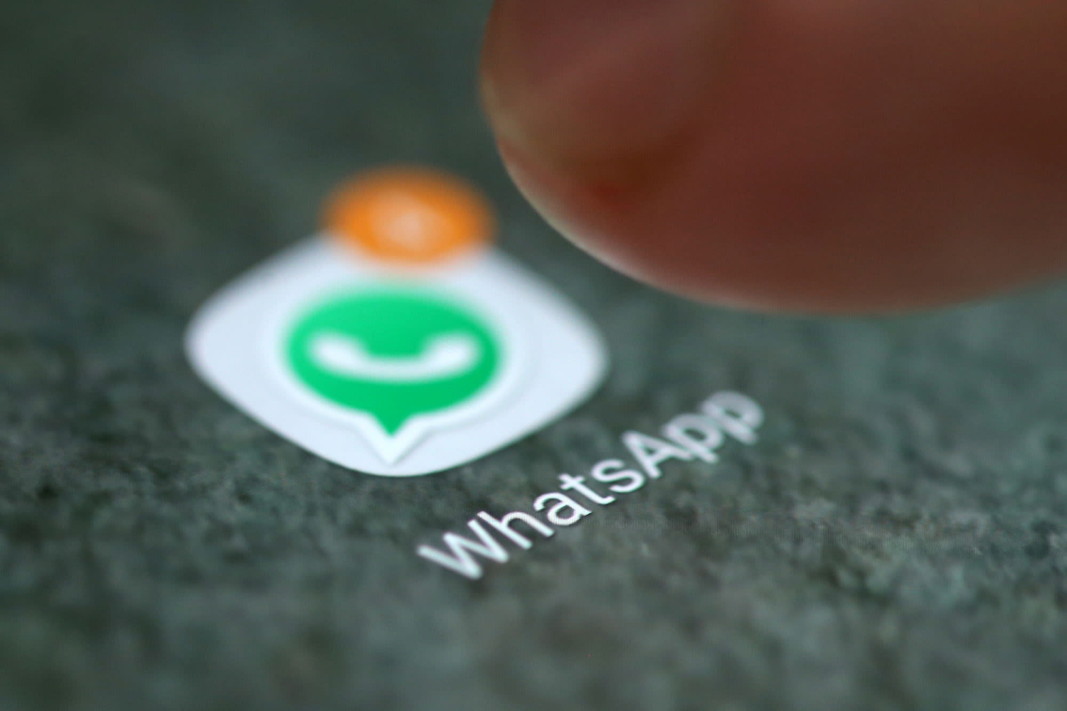 the problem with changing language on whatsapp