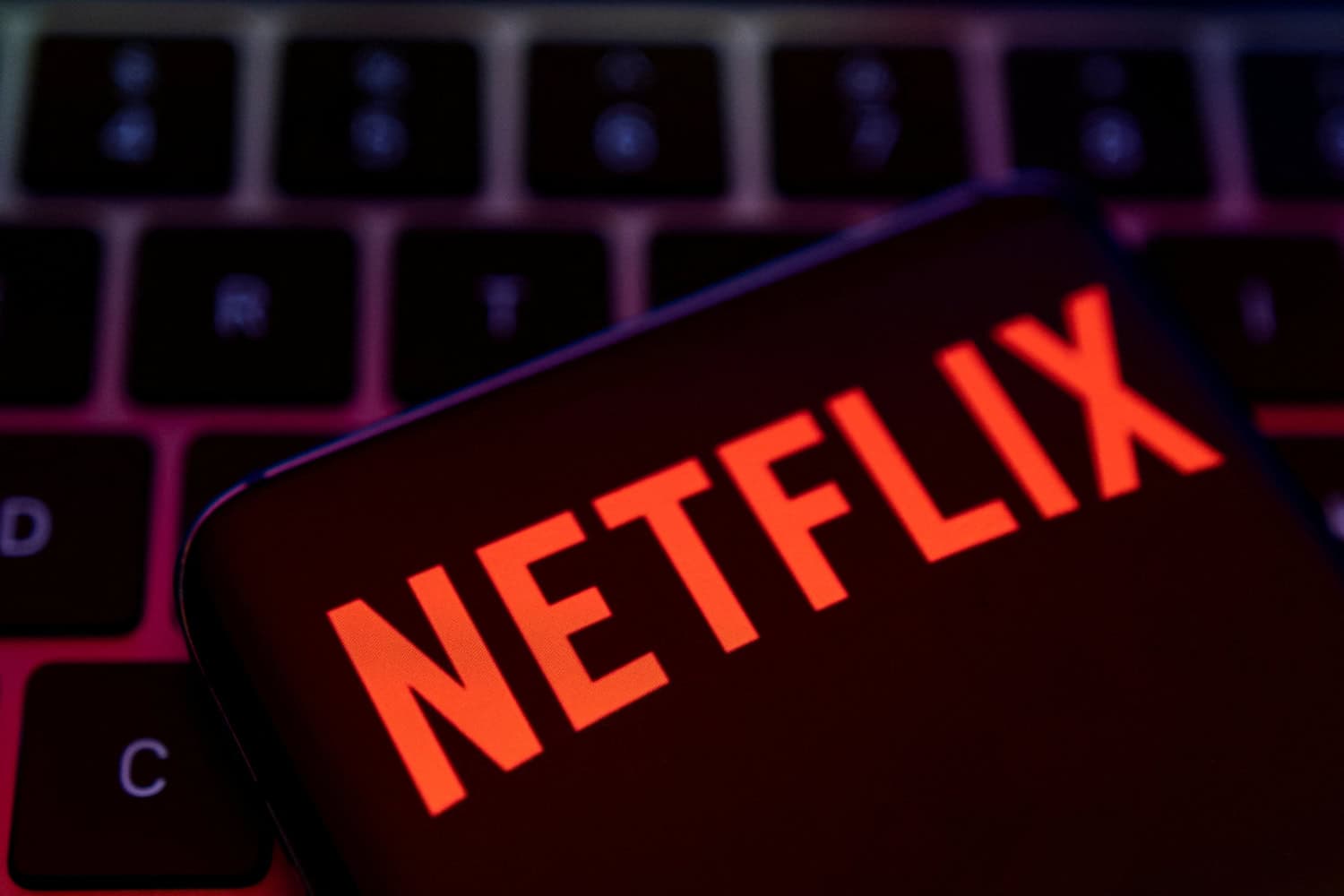 Why Does Netflix Keep Kicking Me Out? | 4 Ways To Fix It