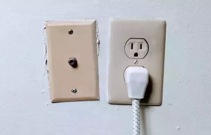 remove your hisense tv plug from the outlet